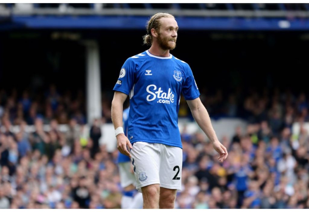 Everton Transfer News Battle Heats Up For Tom Davies After Announcement