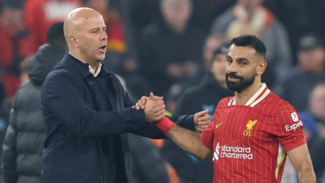 Picture of Liverpool manager Arne Slot and Mohamed Salah.
