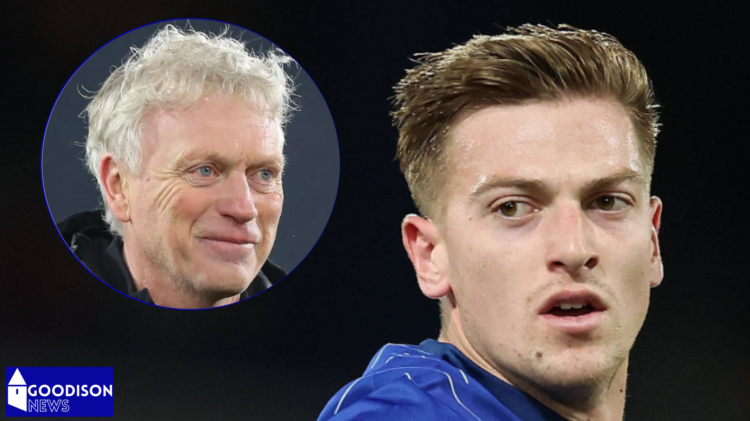 Everton manager David Moyes and Ipswich Town striker Liam Delap