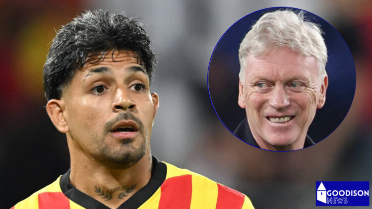 Everton manager David Moyes and Lens defender Facundo Medina