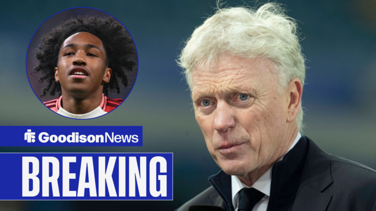 Everton manager David Moyes stares at Lyon winger Malick Fofana.