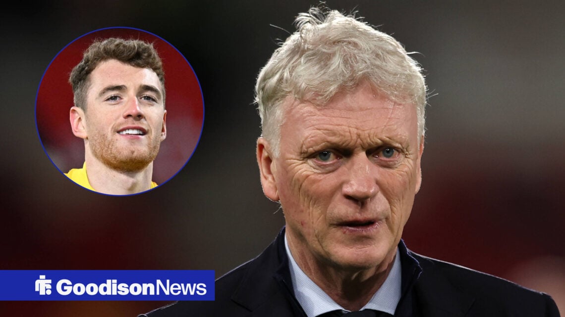 Everton manager David Moyes and Mark Travers