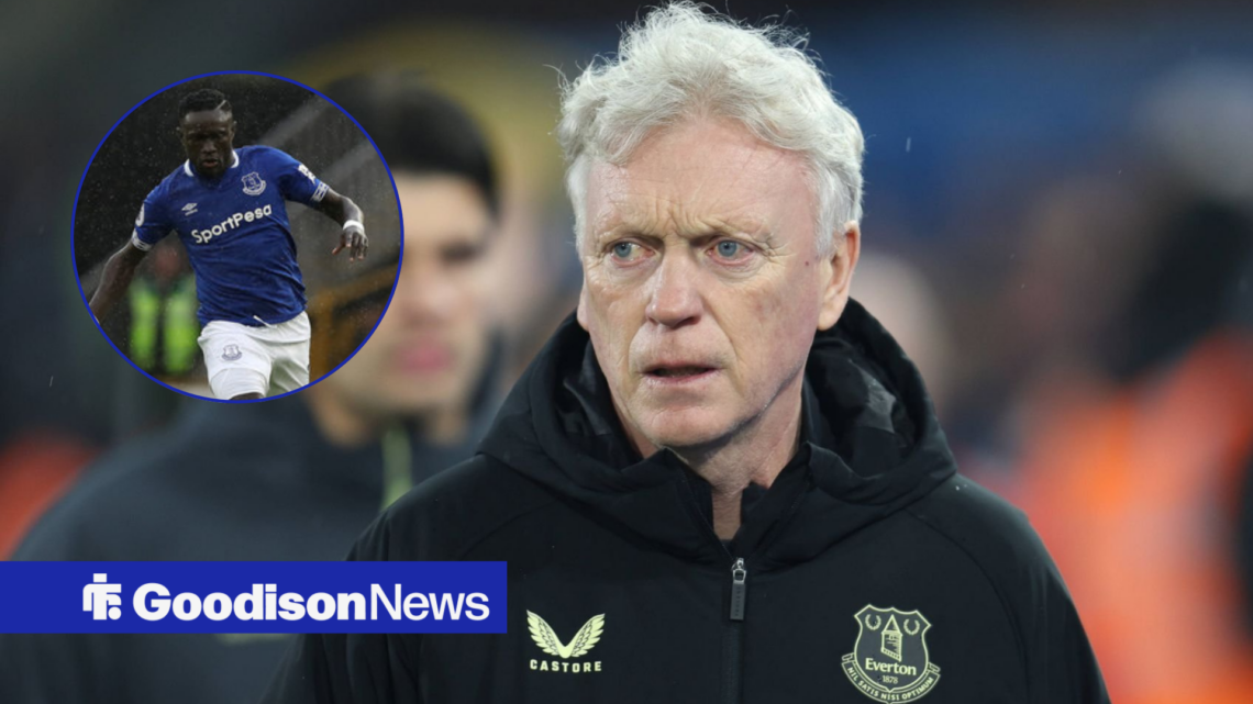 David Moyes looking at Oumar Niasse in circle