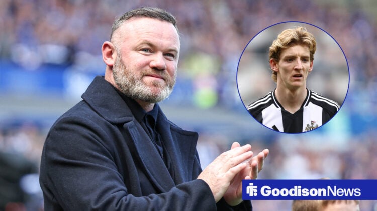 Wayne Rooney clapping and Anthony Gordon in circle