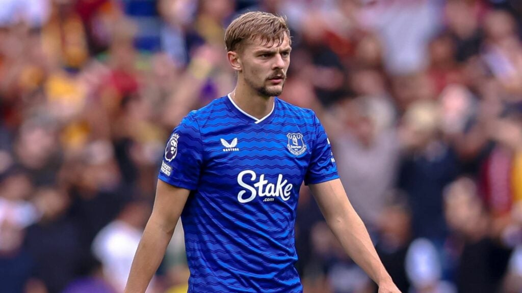 Kiernan Dewsbury-Hall playing for Everton
