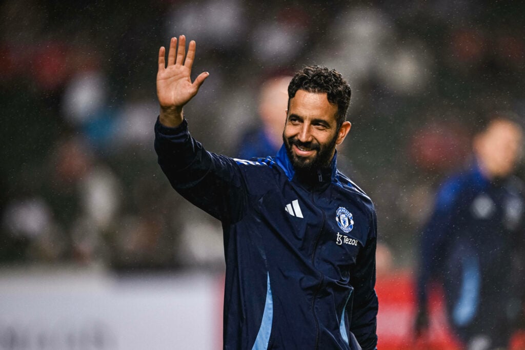 Ruben Amorim waving