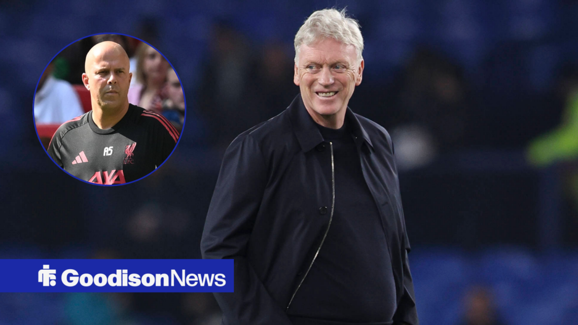 David Moyes smiling at Arne Slot in circle