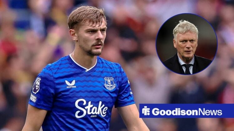 Kiernan Dewsbury-Hall looking towards David Moyes in circle