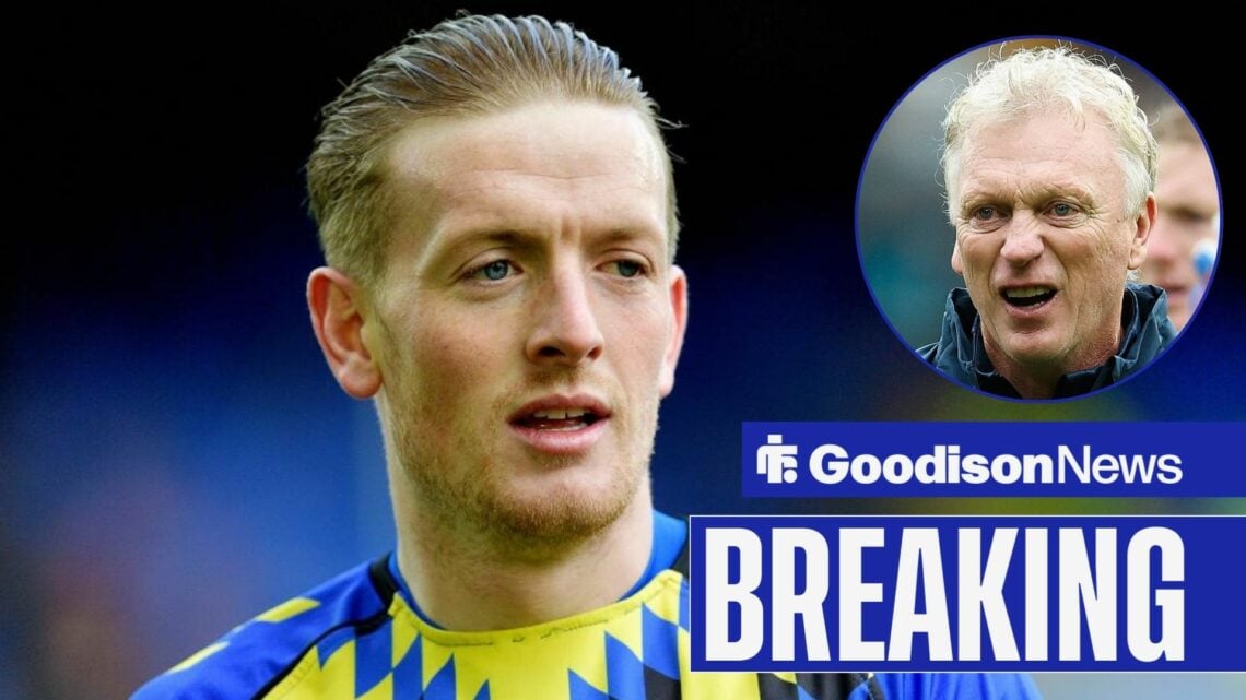 Everton goalkeeper Jordan Pickford with David Moyes smiling inset
