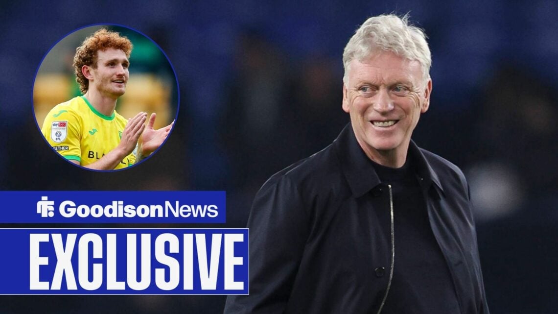 David Moyes smiling at Josh Sargent in circle