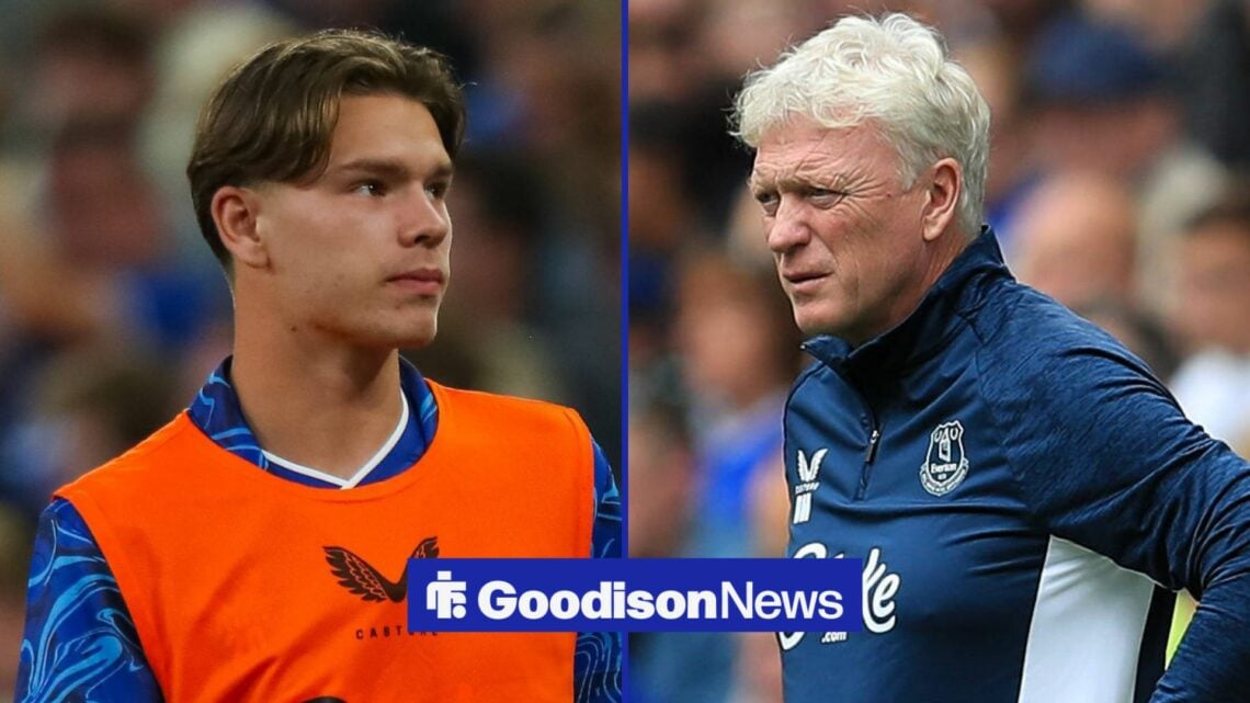 Everton winger Tyler Dibling with manager David Moyes
