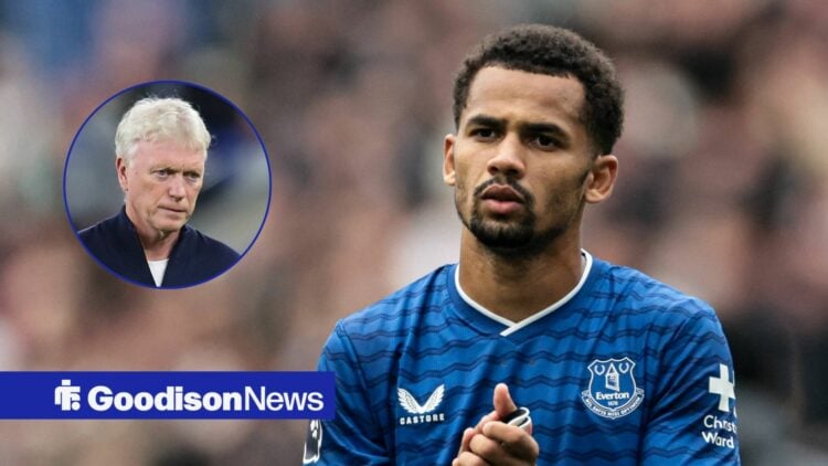 Everton star Iliman Ndiaye clapping, David Moyes looking angry.