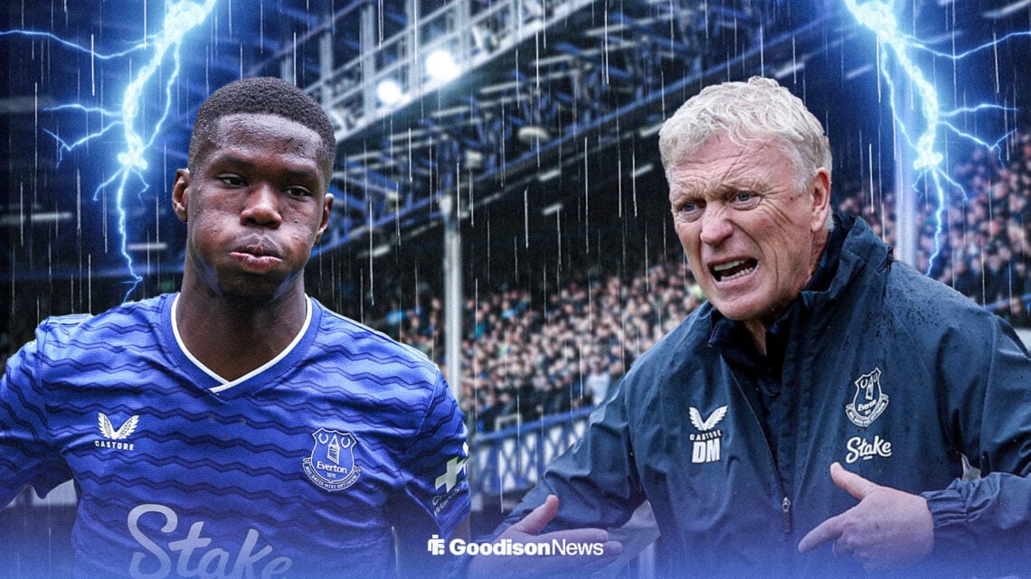 Everton striker Thierno Barry and David Moyes looking exasperated.