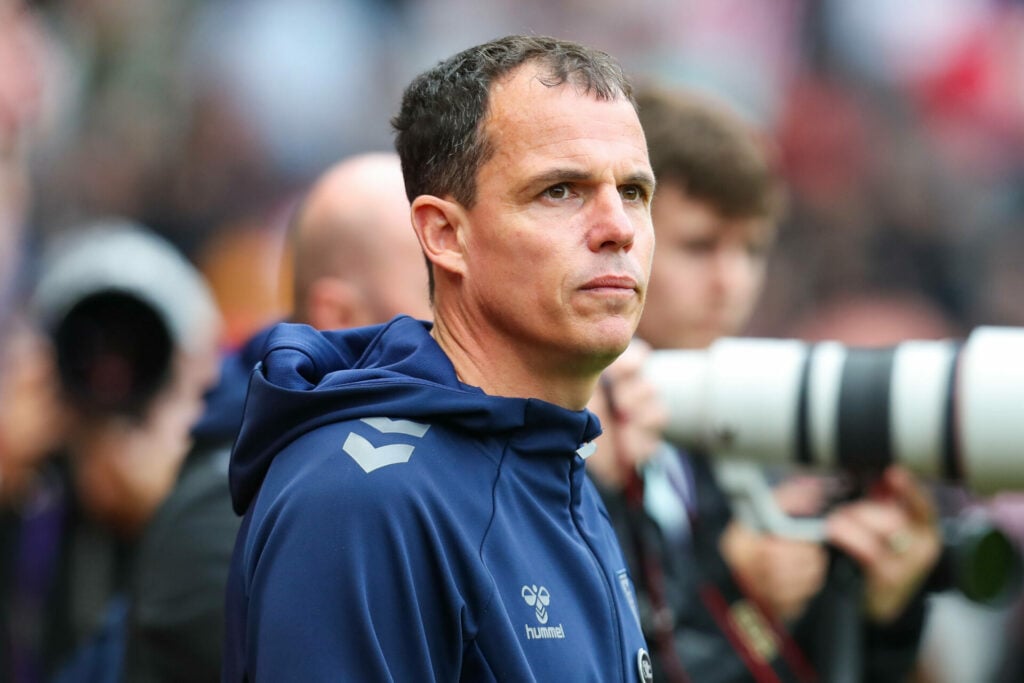 Sunderland manager Regis Le Bris will face Everton.