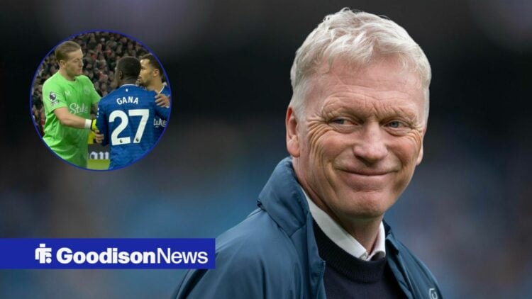 David Moyes smiling looking towards a circle inset of Idrissa Gueye and Jordan Pickford at Old Trafford