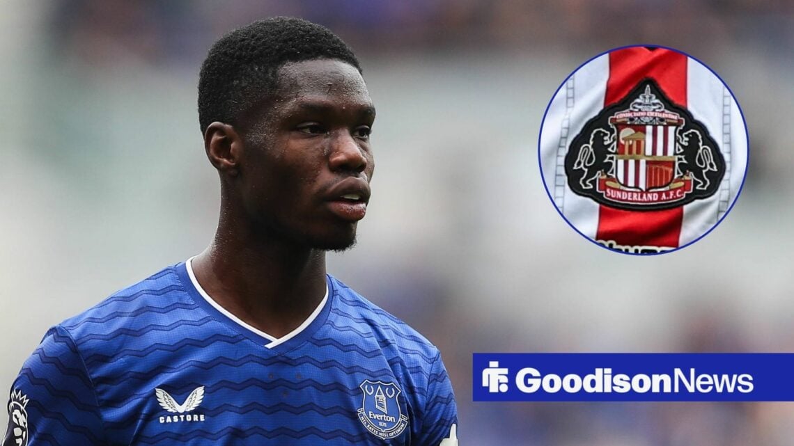 Thierno Barry looking towards a Sunderland badge