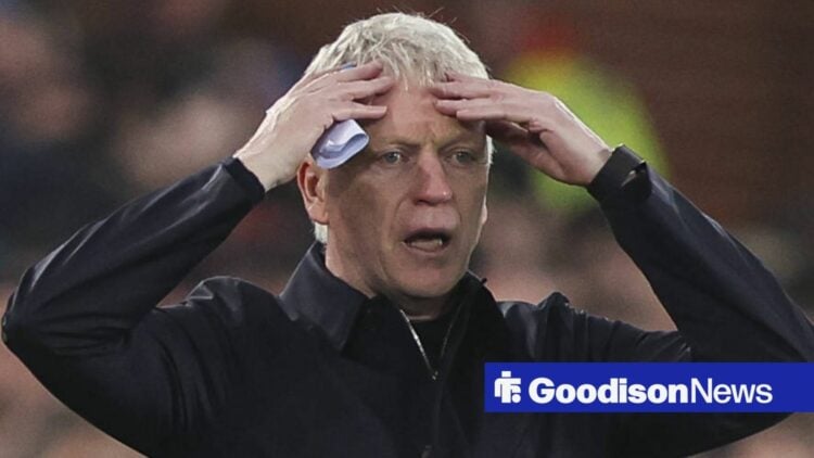 David Moyes with his head in his hands in disbelief