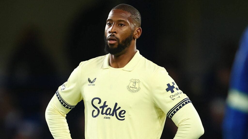 Beto playing for Everton