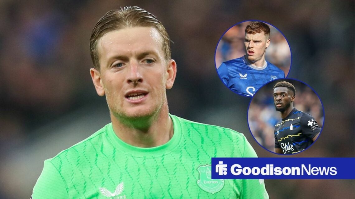 Jordan Pickford with Jake O'Brien and Tim Iroegbunam