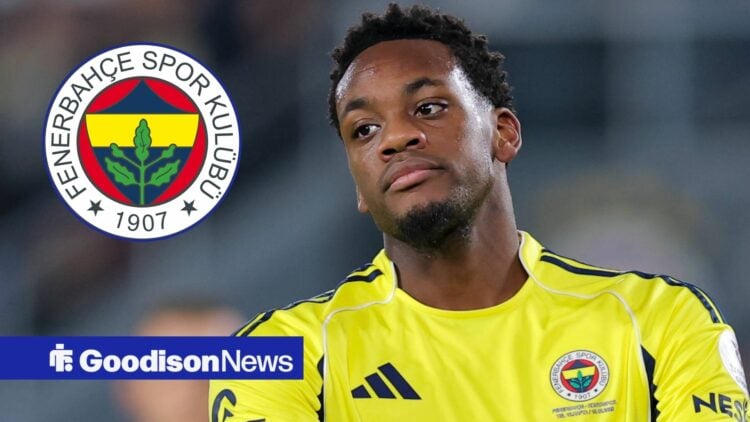 Jhon Duran looking at inset of Fenerbahce badge