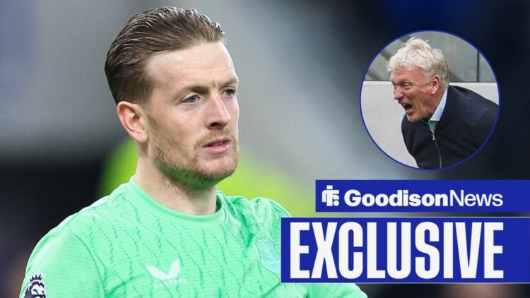 Jordan Pickford looking annoyed playing for Everton looking towards David Moyes looking angry in a circle inset