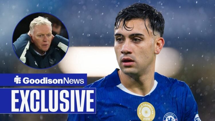 Facundo Buonanotte in a Chelsea shirt looking towards David Moyes in a circle inset