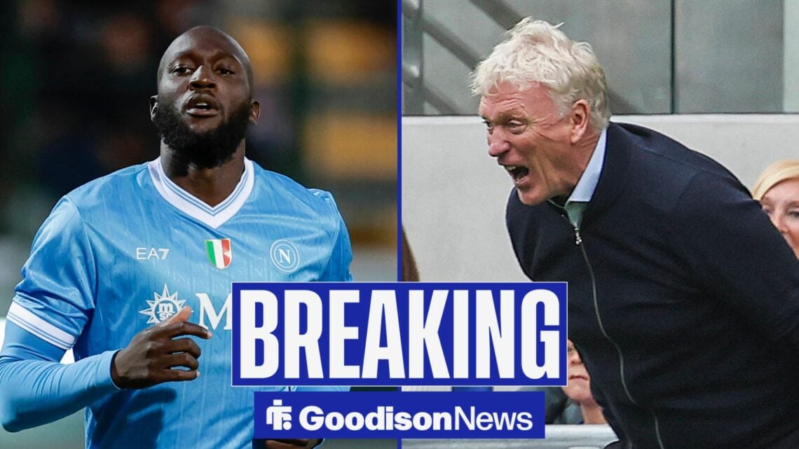 Romelu Lukaku in a Napoli kit, alongside David Moyes shouting