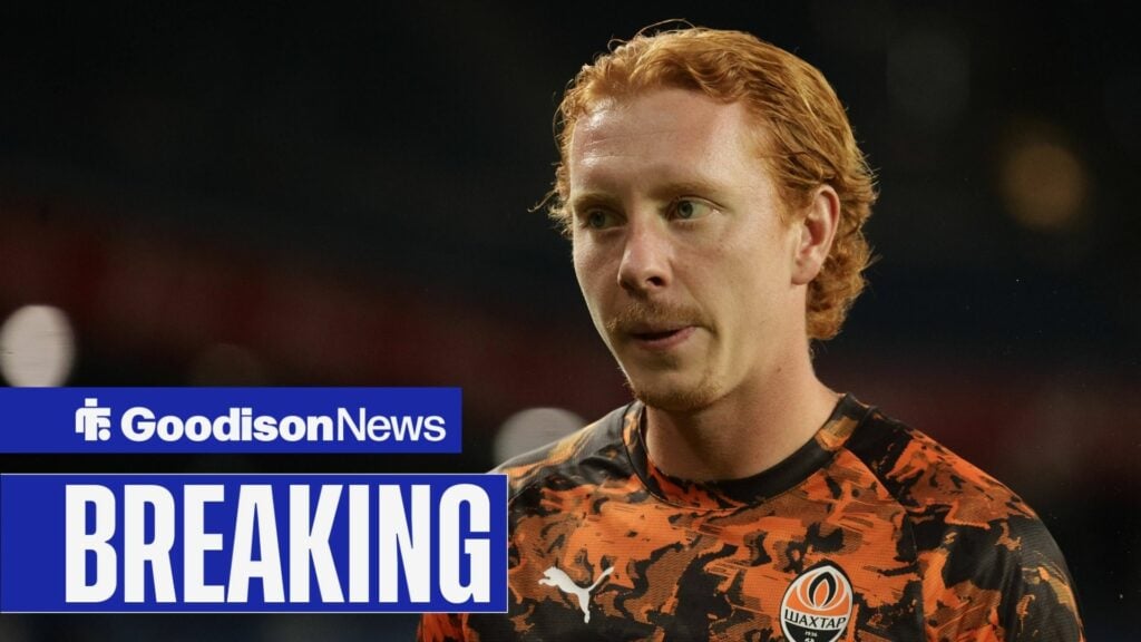 Everton closely watch new right-back with bargain transfer possibly on cards already - report