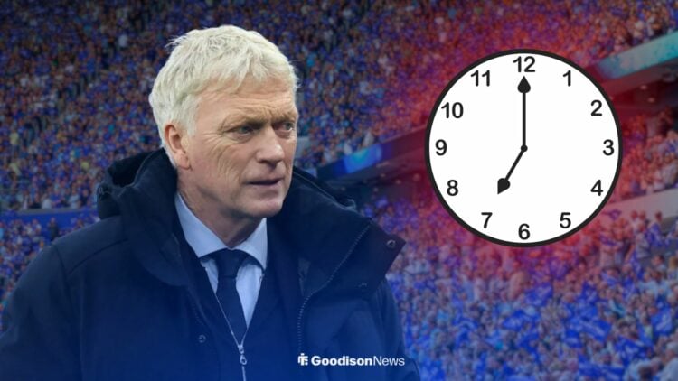 David Moyes with clock showing 7pm
