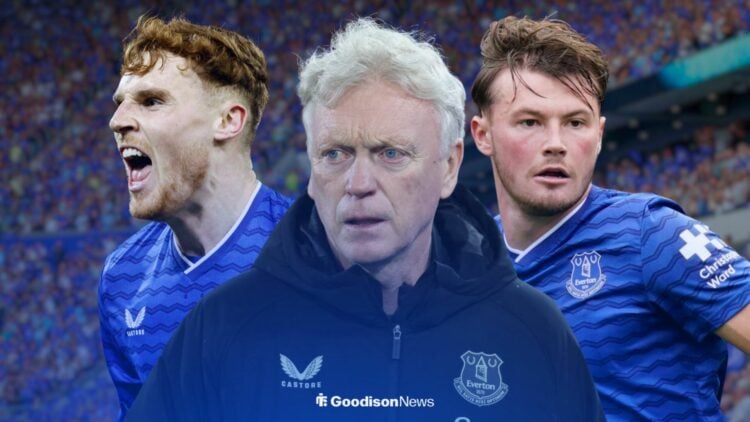 David Moyes looking concerned with Jake O'Brien and Nathan Patterson behind him playing for Everton
