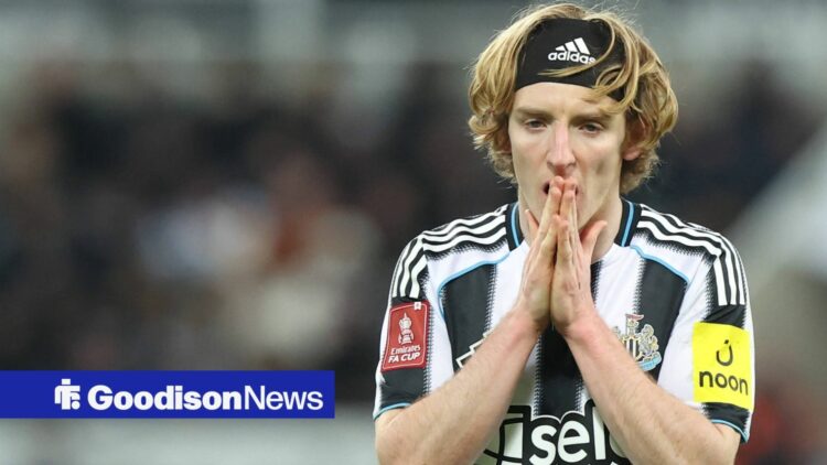 Anthony Gordon playing for Newcastle in FA Cup vs Bournemouth