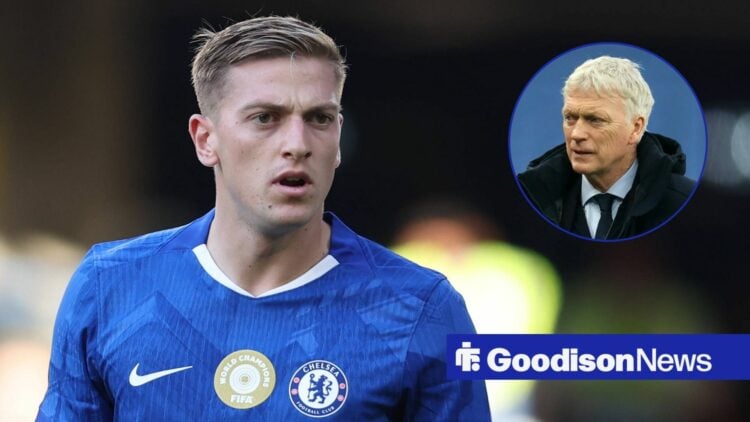 Liam Delap playing for Chelsea looking towards a circle inset of David Moyes