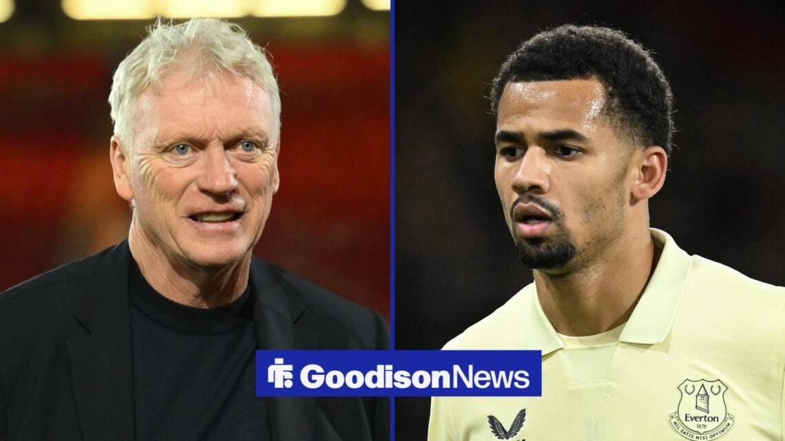 David Moyes manages Everton during the Premier League match between Nottingham Forest and Everton at the City Ground, Iliman Ndiaye of Everton duri...