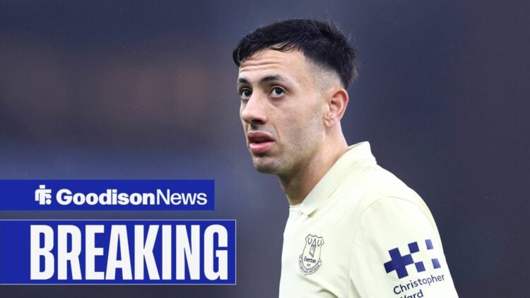 Dwight McNeil in an Everton away kit