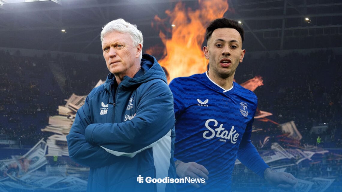 David Moyes and Dwight McNeil with money burning