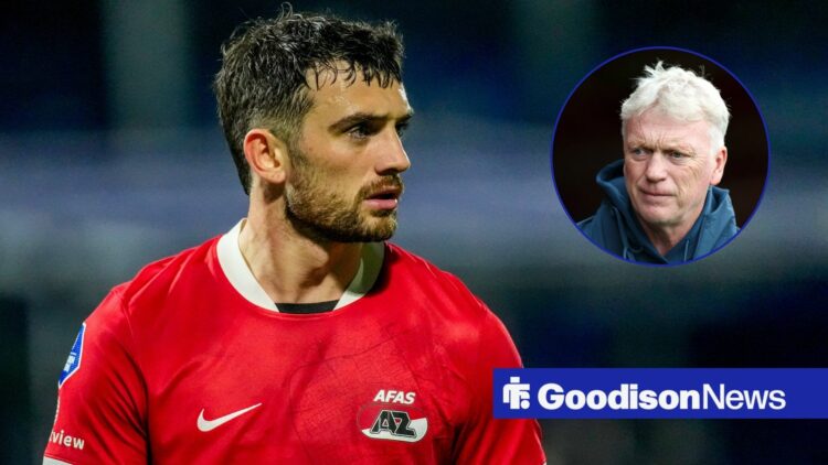 Troy Parrott looking on for AZ as David Moyes is in circular inset