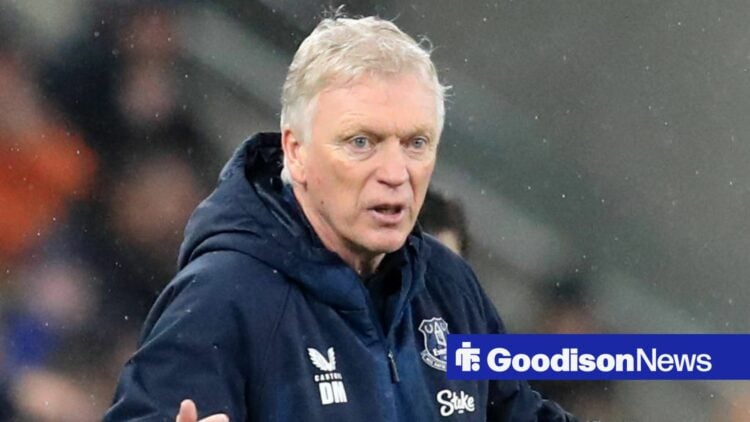 David Moyes looking worried on the touchline for Everton