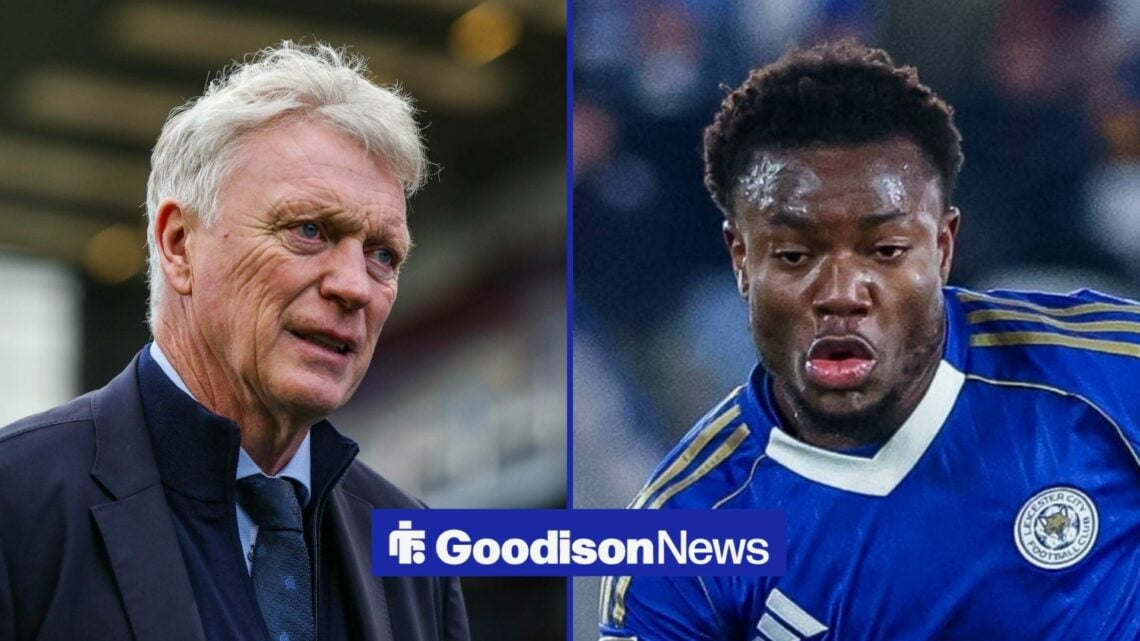 Everton manager David Moyes looking in the direction of Leicester City's Abdul Fatawu.