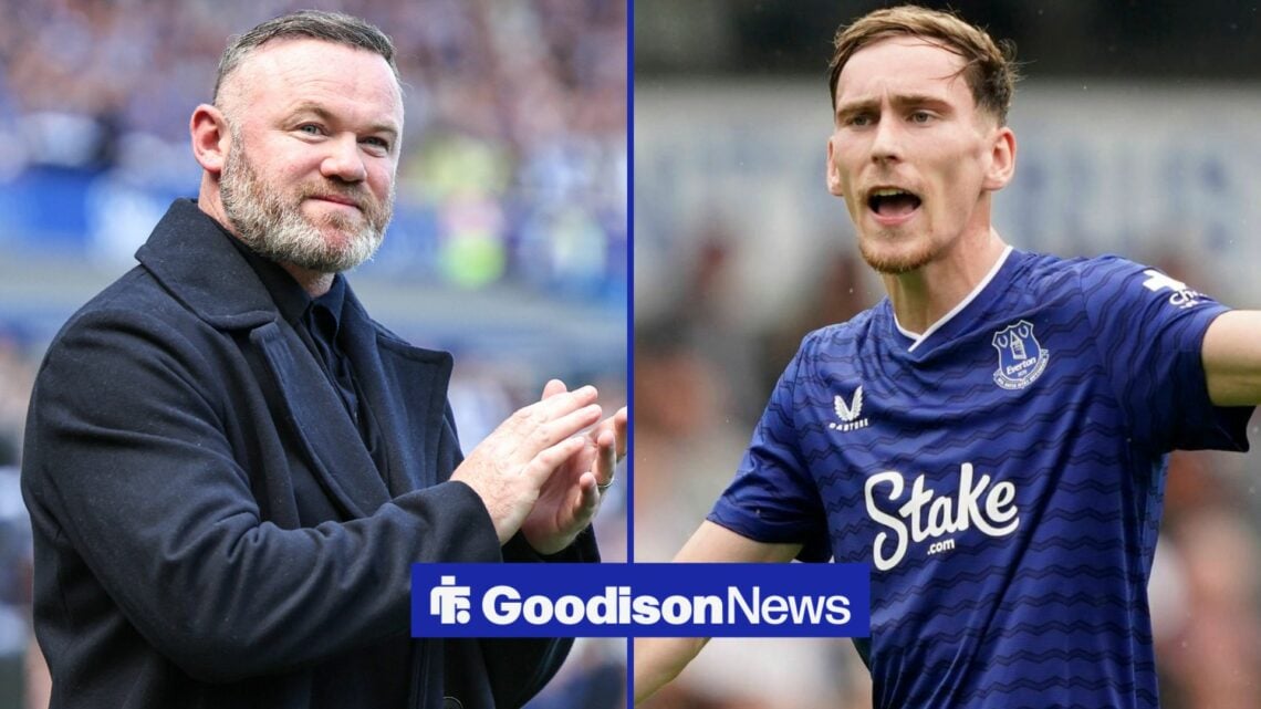 Premier League Everton v Southampton Wayne Rooney walks out with his son and claps Everton supporters celebrating the legacy of Goodison Park after...