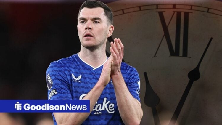 Michael Keane of Everton thanking the fans after the match against Arsenal