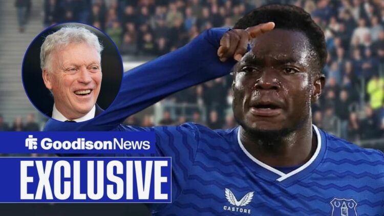 Abdul Fatawu celebrating in an Everton shirt looking towards David Moyes