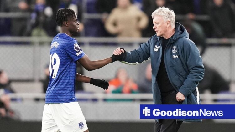 David Moyes congratulates Tyrique George of Everton after the Premier League match vs Burnley.