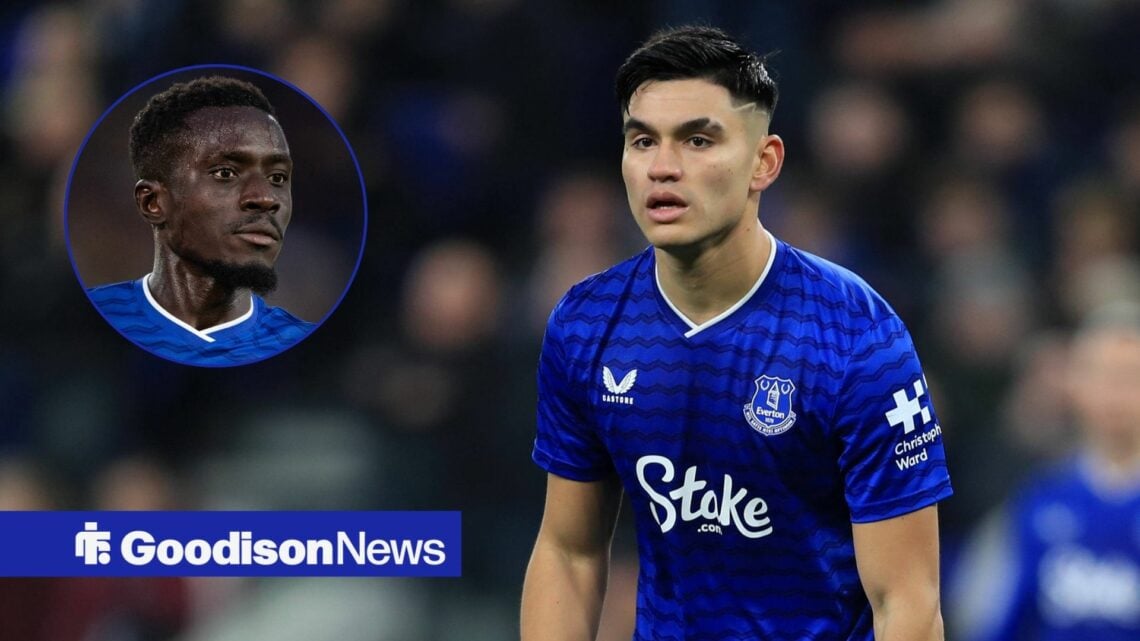 Idrissa Gana Gueye looking at Charly Alcaraz.