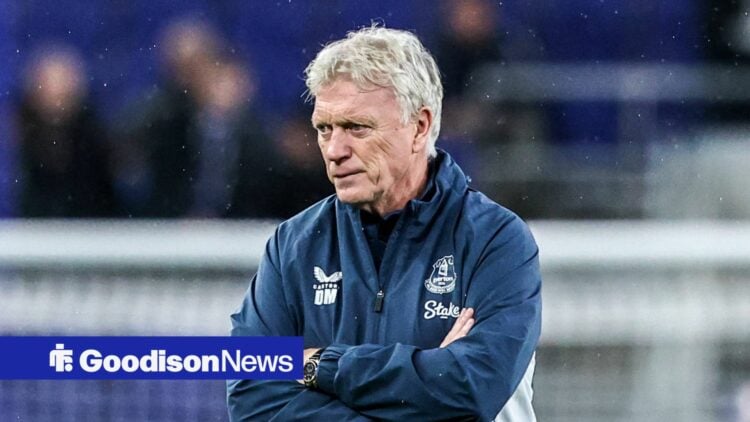 David Moyes looking dejected on the touchline for Everton