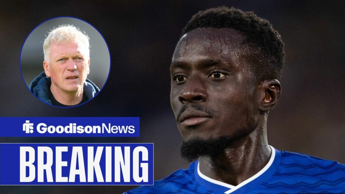 Everton manager David Moyes looking in the direction of Idrissa Gana Gueye.