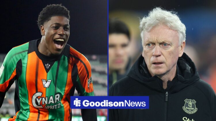 Issa Doumbia on the left for Venezia with David Moyes on the right