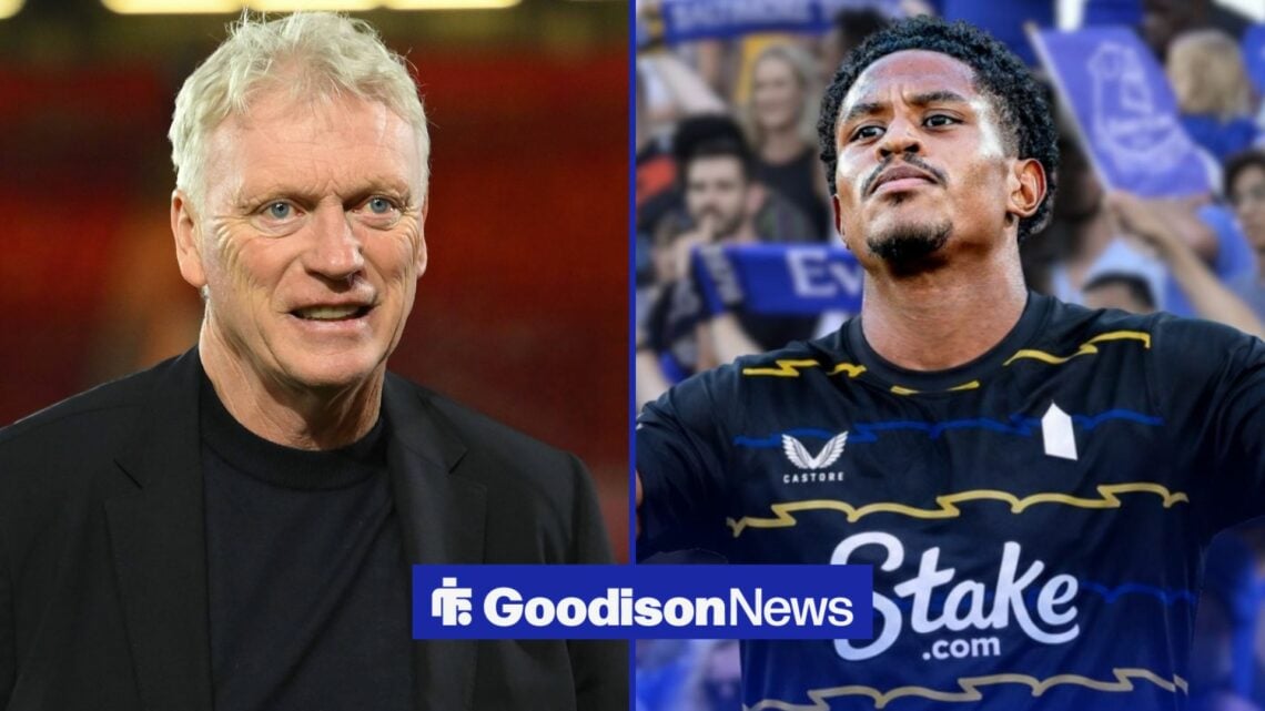 David Moyes smiling on the left with Jayden Oosterwolde on the right