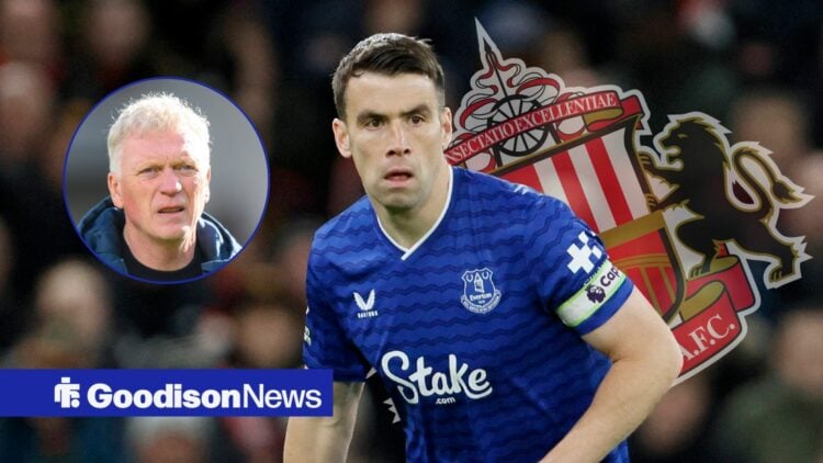 Seamus Coleman of Everton on the ball during the Premier League match between Manchester United and Everton, Everton boss David Moyes applauds the ...
