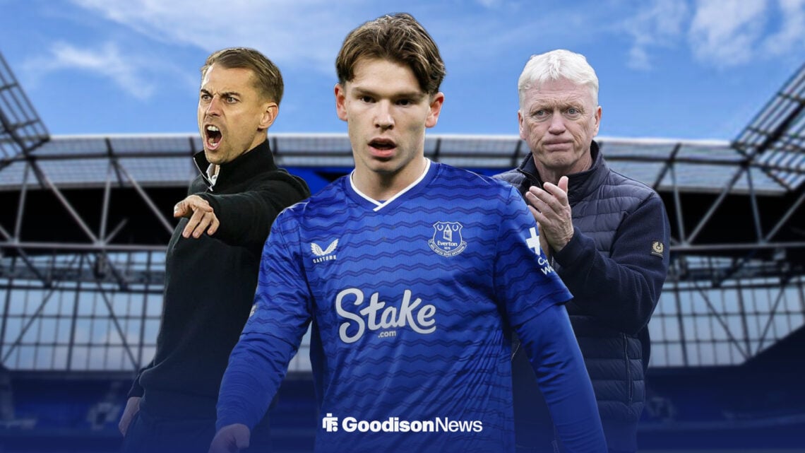 Tyler Dibling in an Everton kit, with Tonda Eckert and David Moyes either side